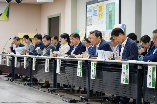 5월 8일 보건의료산업노동조합 생명홀에서 열린 '2024 보건의료산업 산별중앙교섭 상견례'에 참석한 사용자 대표들(사진=보건의료노조)