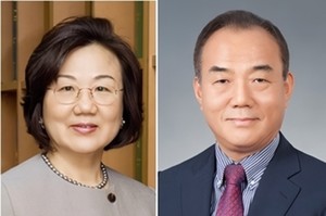 김영중 서울대 약학대학 명예교수(왼쪽)와 이용목 전남대 약학대학 교수