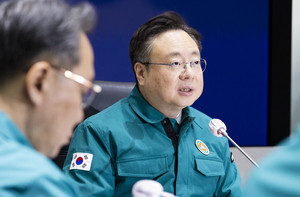 조규홍 장관이 3월 15일 의사 집단행동 중앙재난안전대책본부 회의를 주재하고 있다.