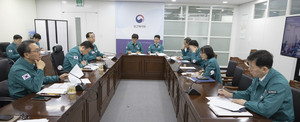 조규홍 장관이 4월 25일 의사 집단행동 중앙사고수습본부 회의를 주재하고 있다.