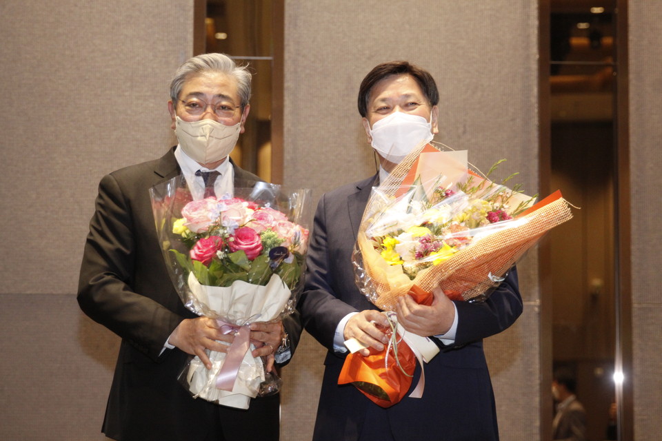윤동섭 제41대 대한병원협회장 당선인(사진 왼쪽)과 정영호 회장