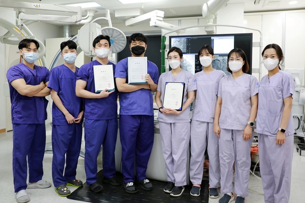 CTST 자격증을 취득한 울산대병원 심혈관촬영실 직원들