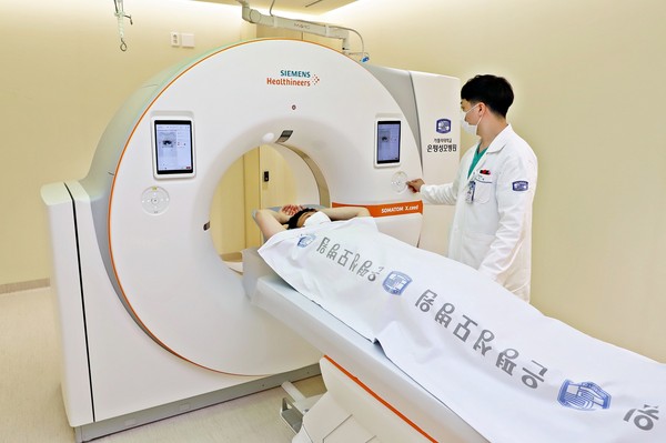 은평성모병원이 국내 최초로 도입한 최신 CT 검사기 소마톰 엑시드