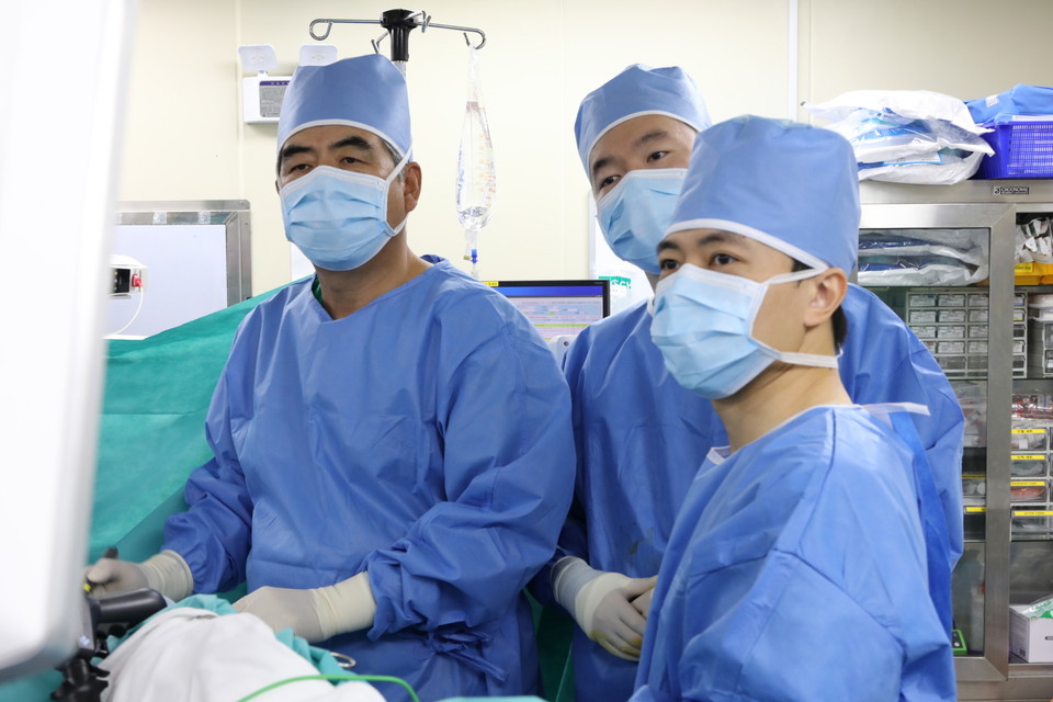 왼쪽부터 순천향대천안병원 전윤수, 김시현 교수, 베트남 하이퐁의약대병원 도민텅 전문의