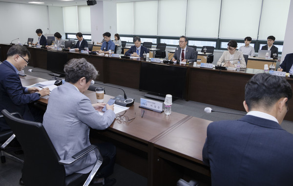 박민수 제2차관이 6월 16일 비대면진료 시범사업 자문단 첫 회의를 주재하고 있다.