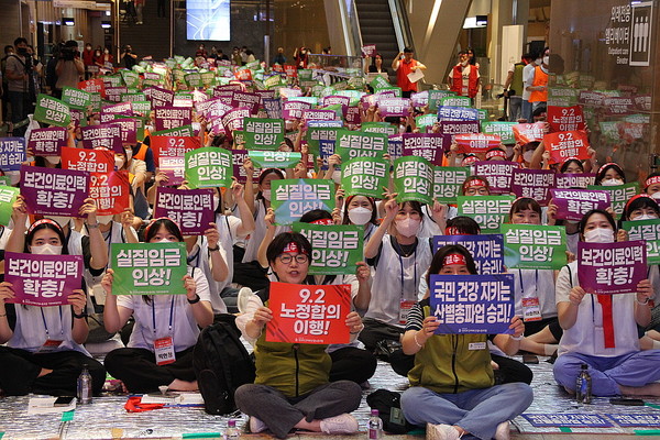 7월 12일  저녁 6시 이화의료원 서울병원에서 보건의료노조가 총파업 전야제를 개최했다.(사진=보건의료노조 제공)