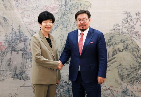 왼쪽부터 김영주 국회부의장, 검버자브 잔당샤타르 몽골 국회의장