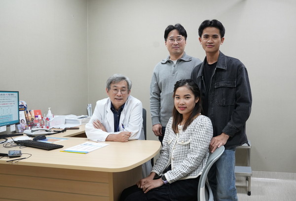 김지일 교수, 김민섭 목사, 남편 지와 씨, 아내 팩트라 씨(사진 왼쪽부터 시계 방향)