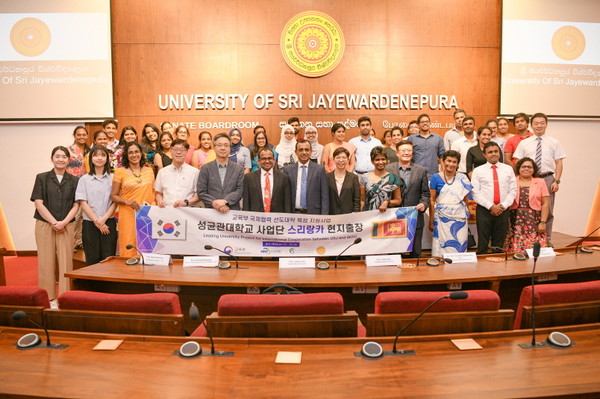 스리랑카 면역분자의학과 졸업식 단체사진