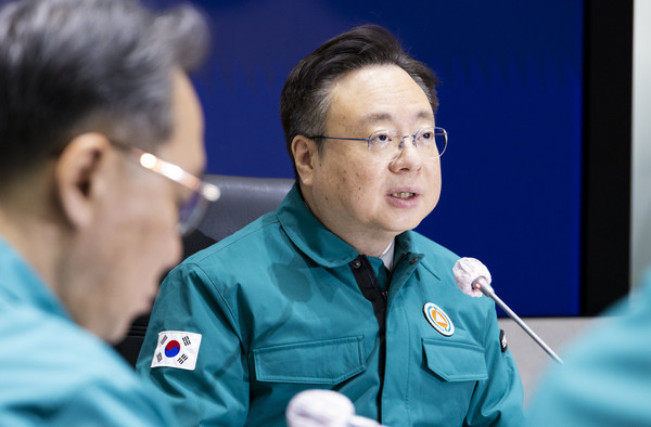 조규홍 장관이 3월 15일 의사 집단행동 중앙재난안전대책본부 회의를 주재하고 있다.